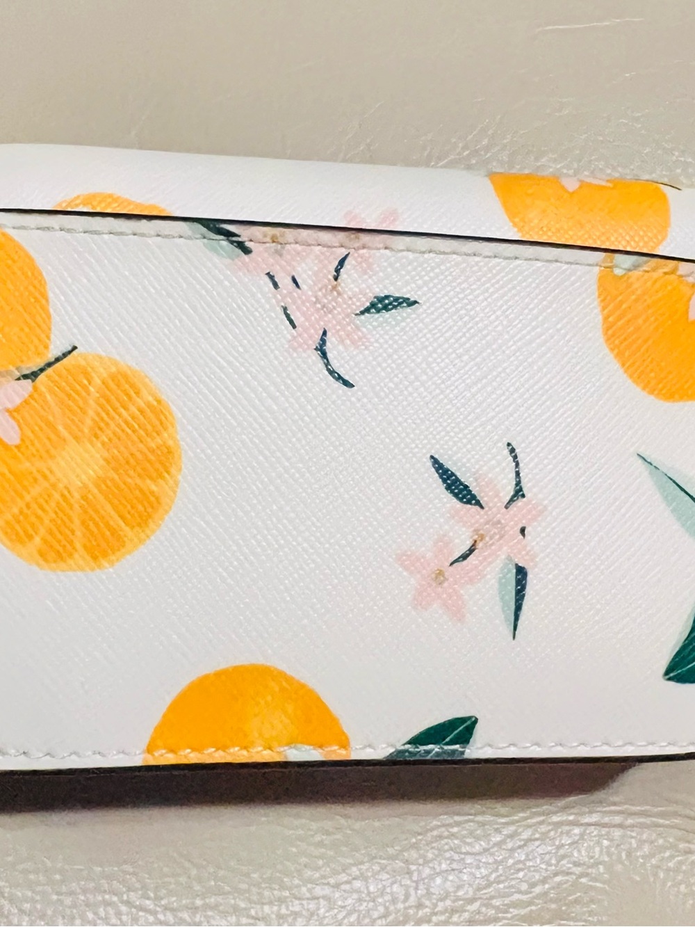 kate spade White Citrus & Floral Card Holder.  RETAILS $79 EUC - Picture 2 of 7